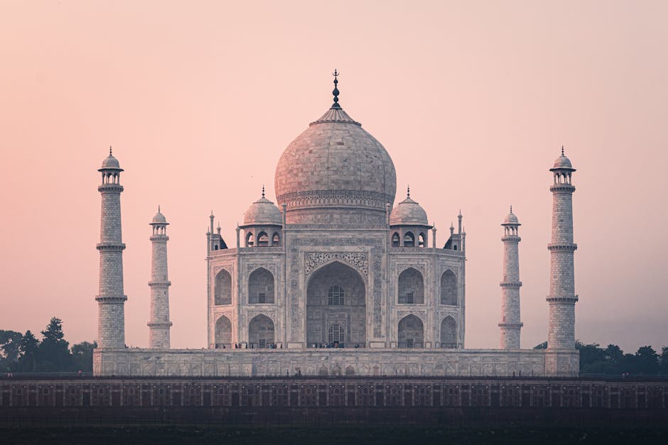 Cubrir Delhi, Rajastán, Kerala, Goa y el Himalaya con una sola eSIM: operadores, planes, consejos por destino y compatibilidad de dispositivos.
